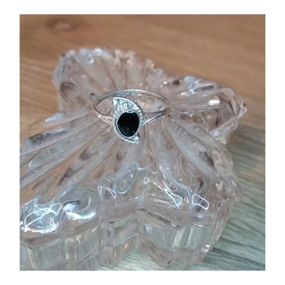 VINTAGE Mexico Artisan 925 sterling silver ring handcrafted dainty elegant